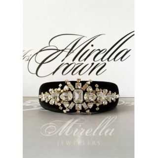 https://www.mirellashop.at/shop/headbands/mrs-mirella-crown/#cc-m-product-18868209325|Mrs. Mirella Crown